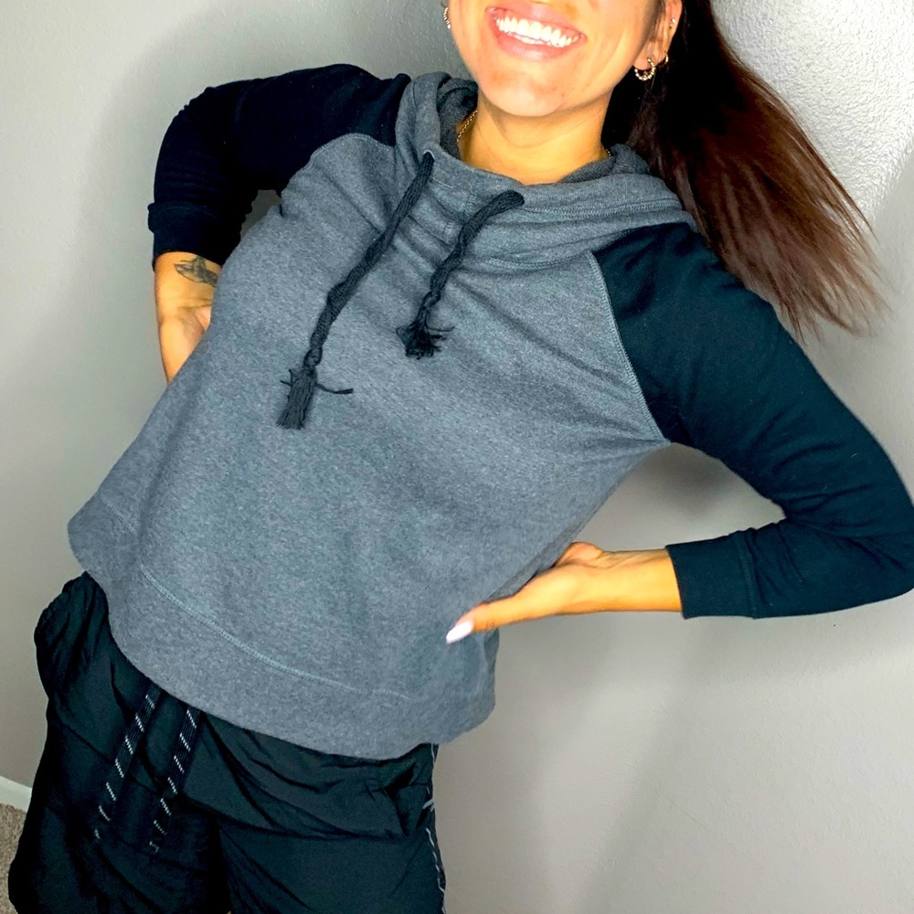 Rue 21 Women’s Large Black & Grey pullover hoodie